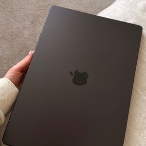 MacBook Pro 16 M4 MAX
